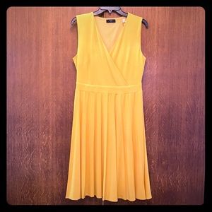 NWT Tahari beautiful yellow dress M